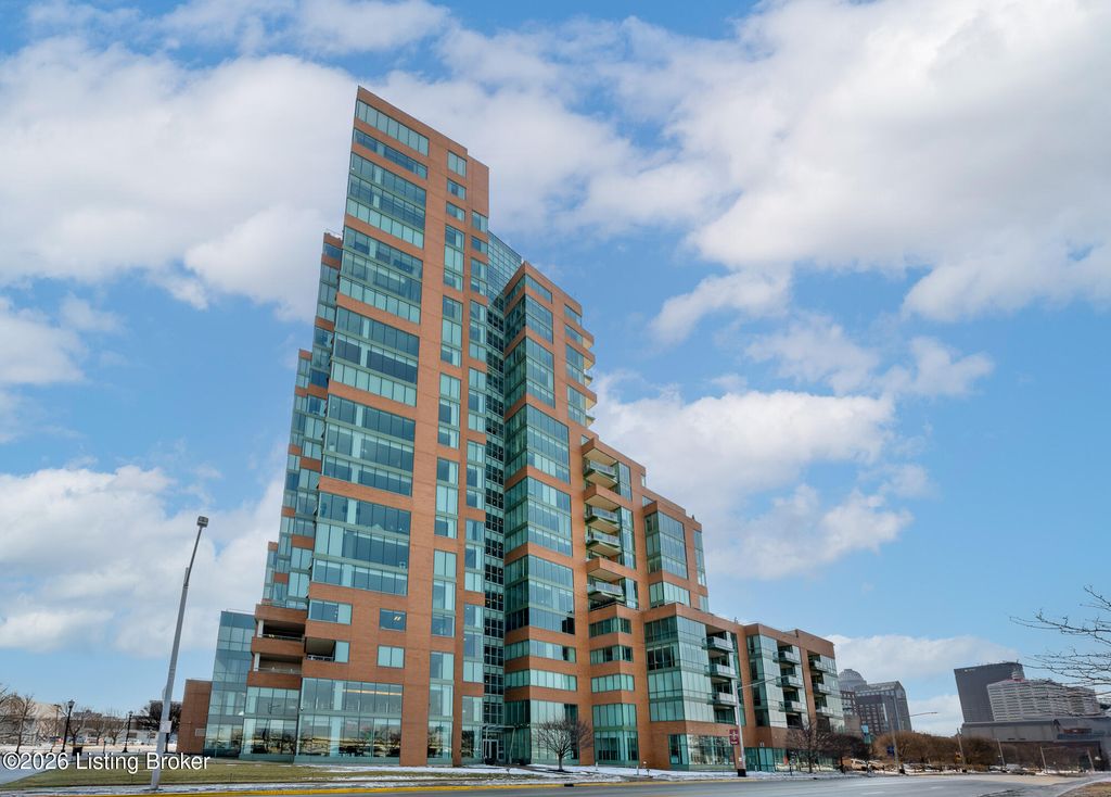 Photo of 222 E Witherspoon St #806, Louisville, KY 40202 (MLS # 1712186)