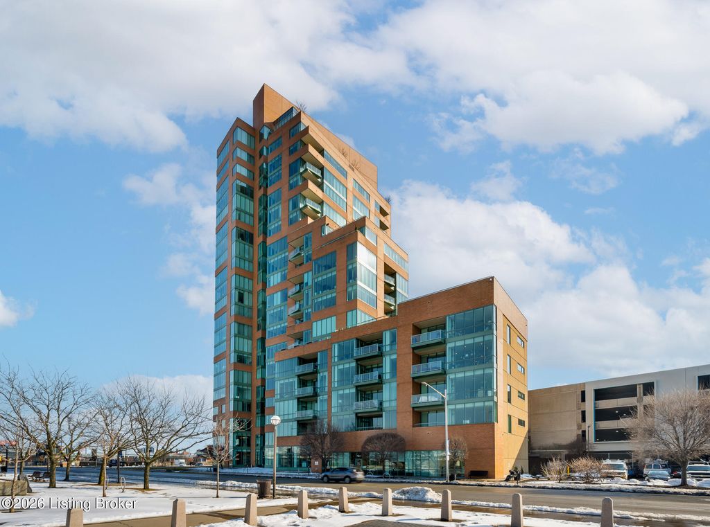 Photo of 222 E Witherspoon St #806, Louisville, KY 40202 (MLS # 1712186)