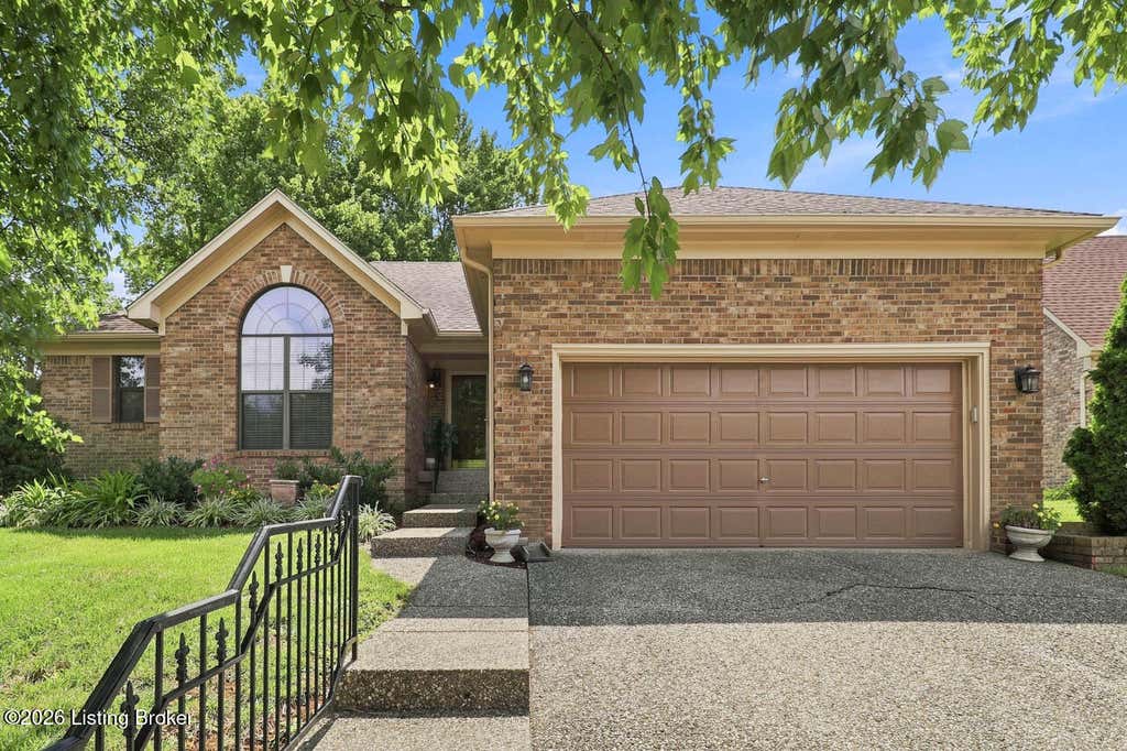 Photo of 3026 Bradford Grove Ln, Louisville, KY 40220 (MLS # 1727002)