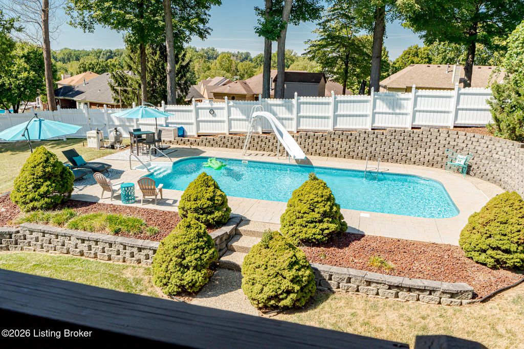 Photo of 9409 Amber Ridge Ct, Louisville, KY 40272 (MLS # 1710465)