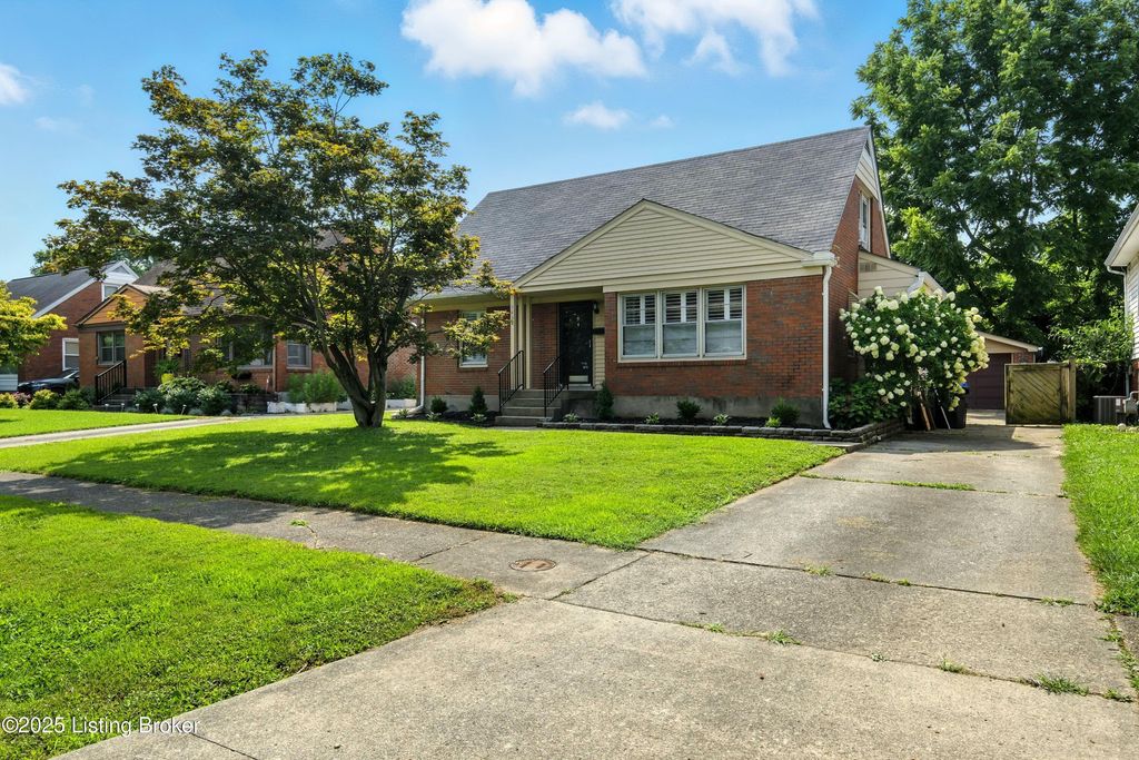 Photo of 3434 Allison Way, Louisville, KY 40220 (MLS # 1701911)