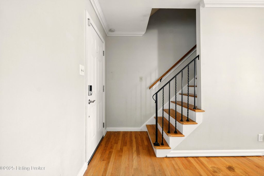 Photo of 3434 Allison Way, Louisville, KY 40220 (MLS # 1701911)