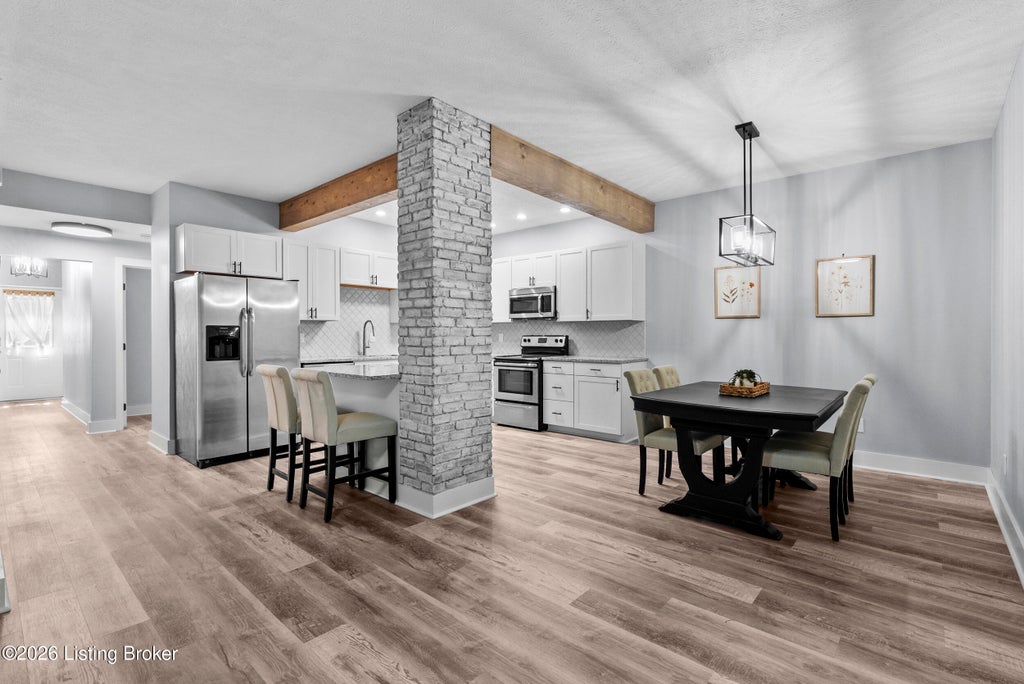 Photo of 925 E 7th St #APT 104, Jeffersonville, IN 47130 (MLS # 1732720)