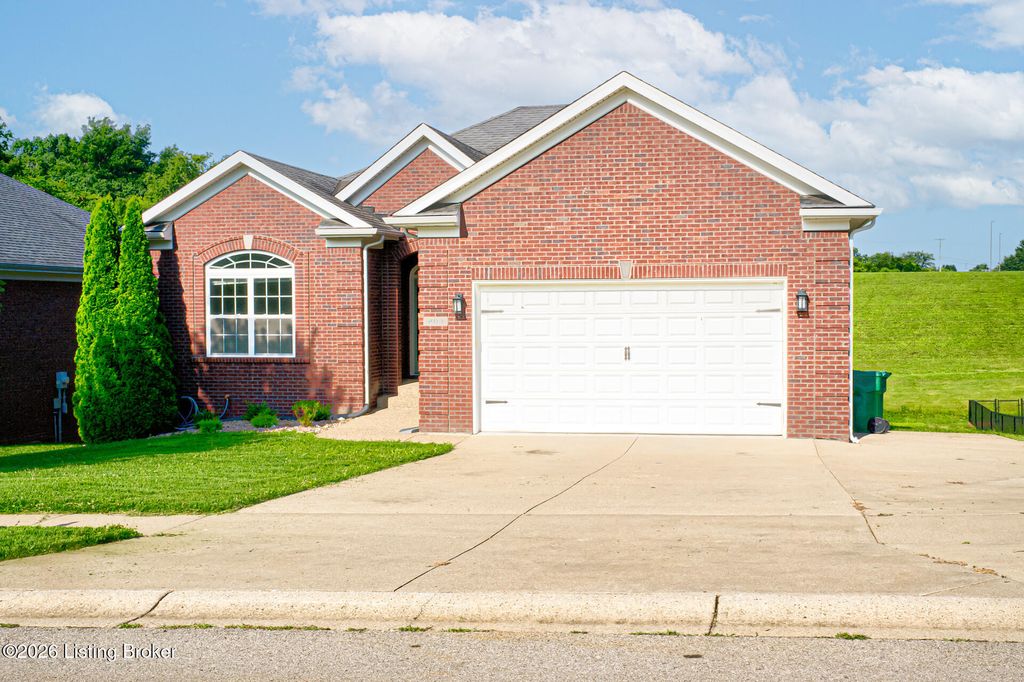 Photo of 203 Deep Creek Dr, Shepherdsville, KY 40165 (MLS # 1724271)