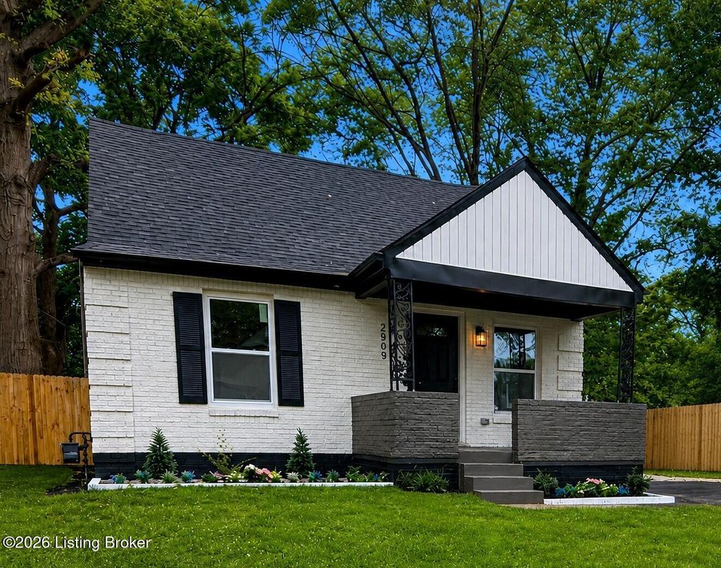 Photo of 2903 Narragansett Dr, Louisville, KY 40210 (MLS # 1718773)
