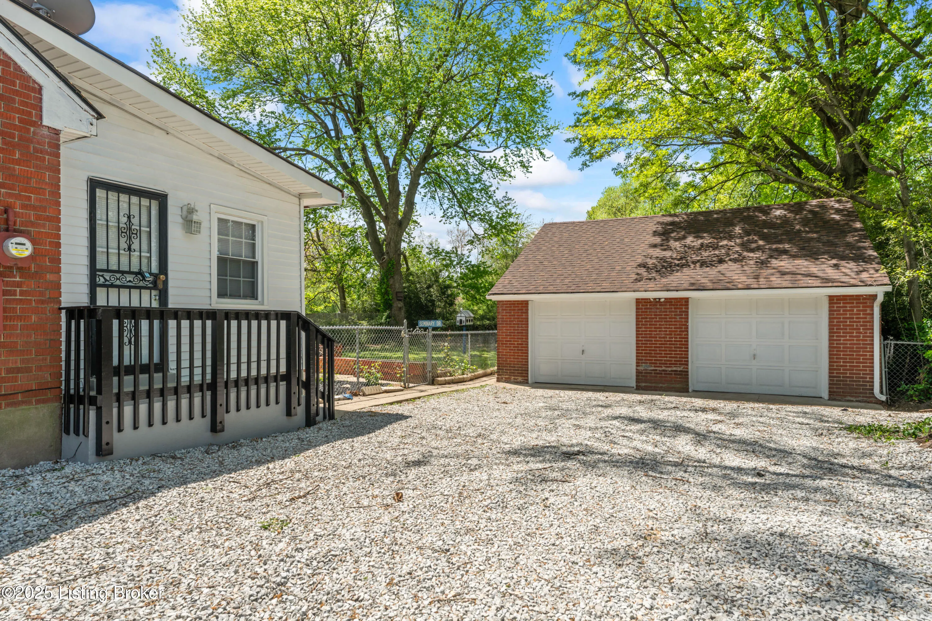 Louisville, Kentucky 40219, United States, 4 Bedrooms Bedrooms, ,2 BathroomsBathrooms,Residential,Active,116691