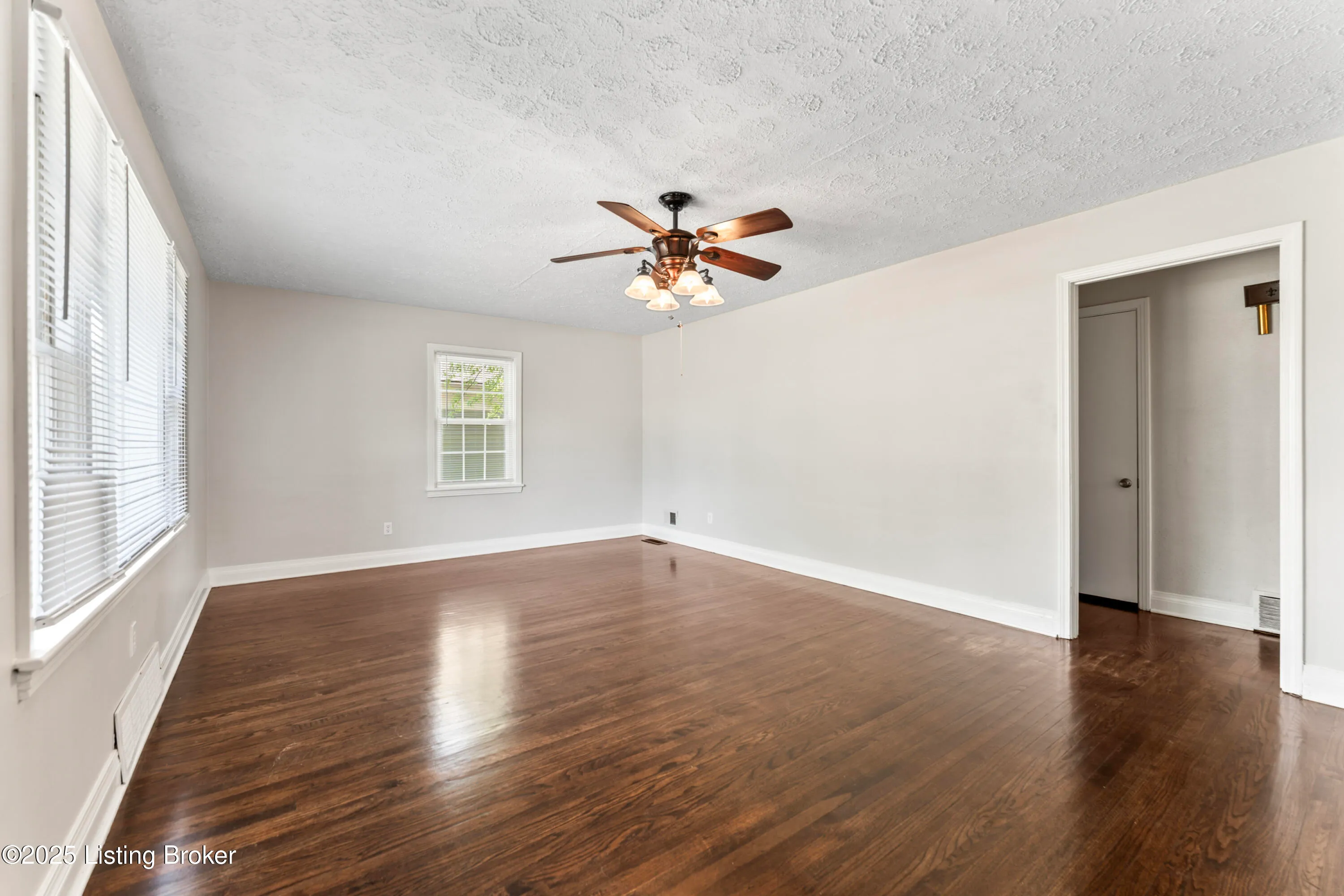 Louisville, Kentucky 40219, United States, 4 Bedrooms Bedrooms, ,2 BathroomsBathrooms,Residential,Active,116691