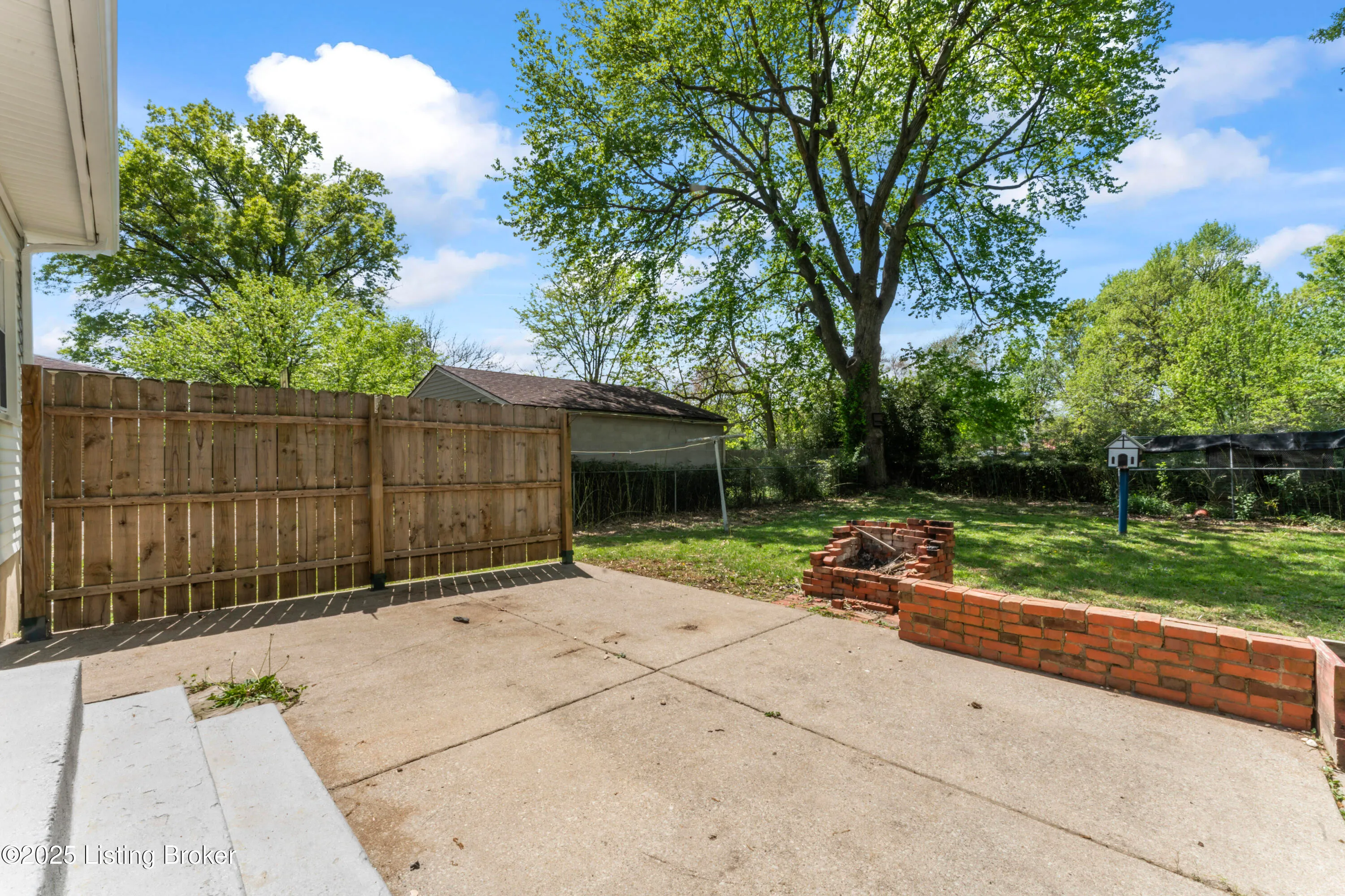 Louisville, Kentucky 40219, United States, 4 Bedrooms Bedrooms, ,2 BathroomsBathrooms,Residential,Active,116691