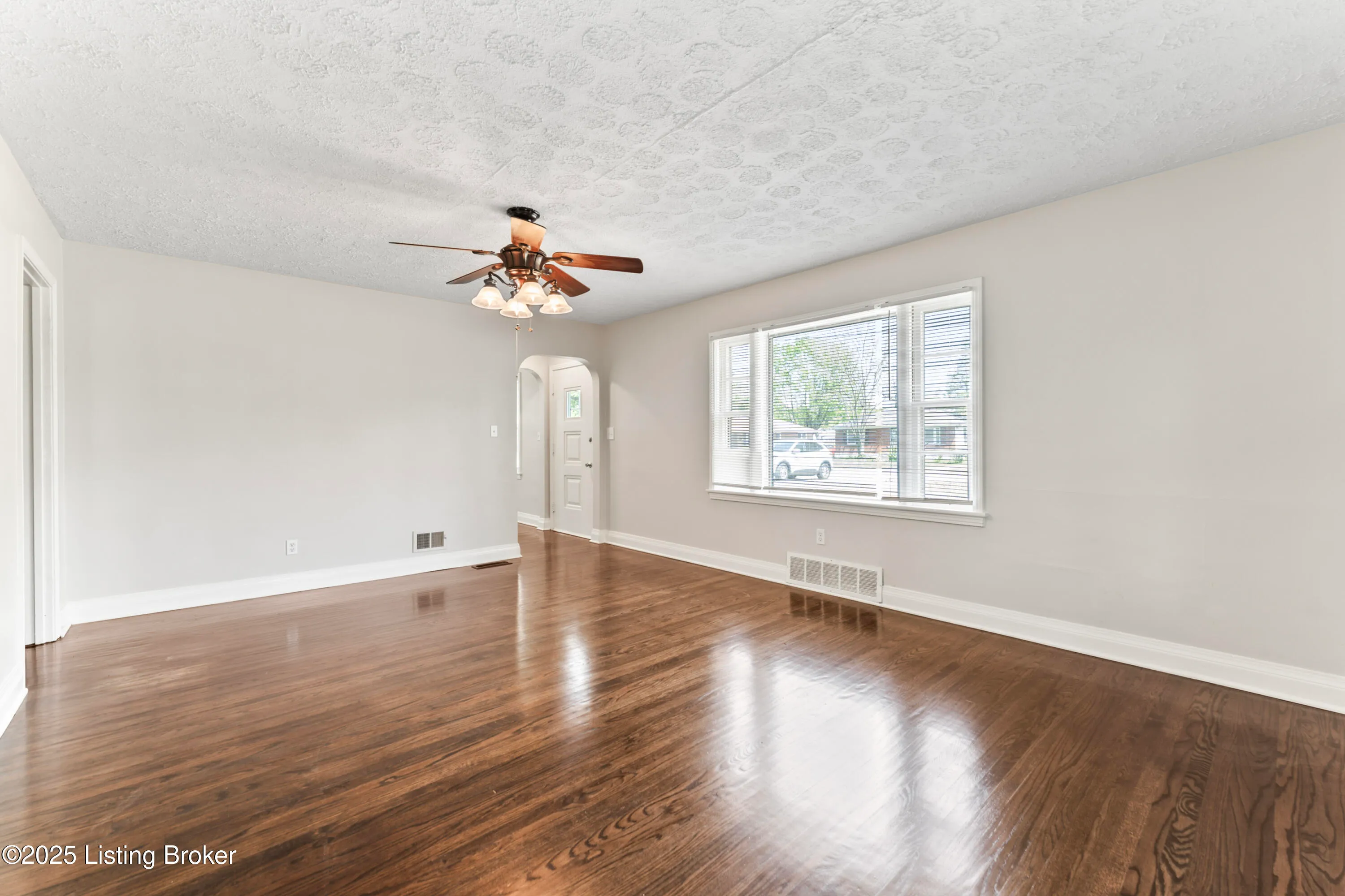 Louisville, Kentucky 40219, United States, 4 Bedrooms Bedrooms, ,2 BathroomsBathrooms,Residential,Active,116691