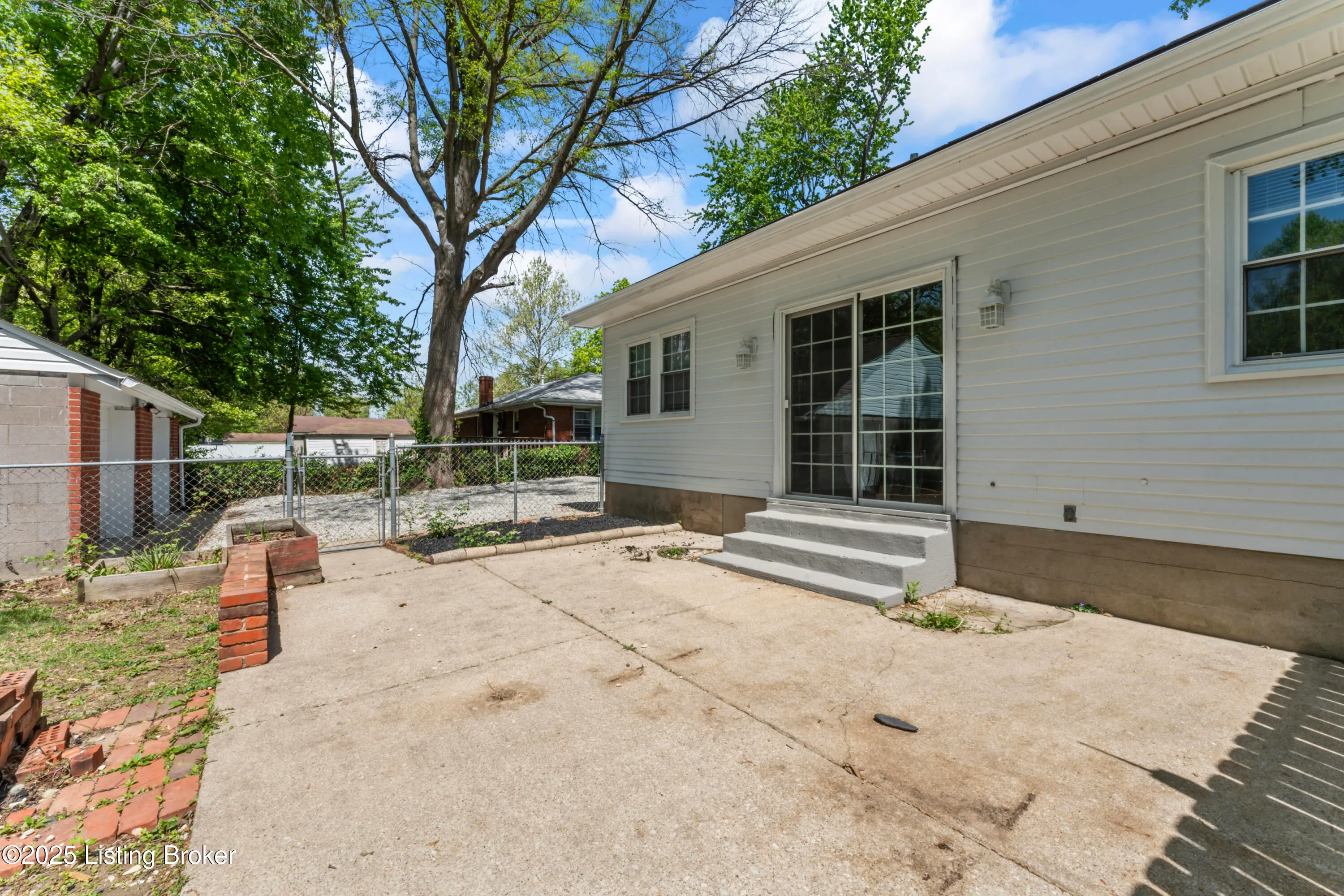 Louisville, Kentucky 40219, United States, 4 Bedrooms Bedrooms, ,2 BathroomsBathrooms,Residential,Active,116691