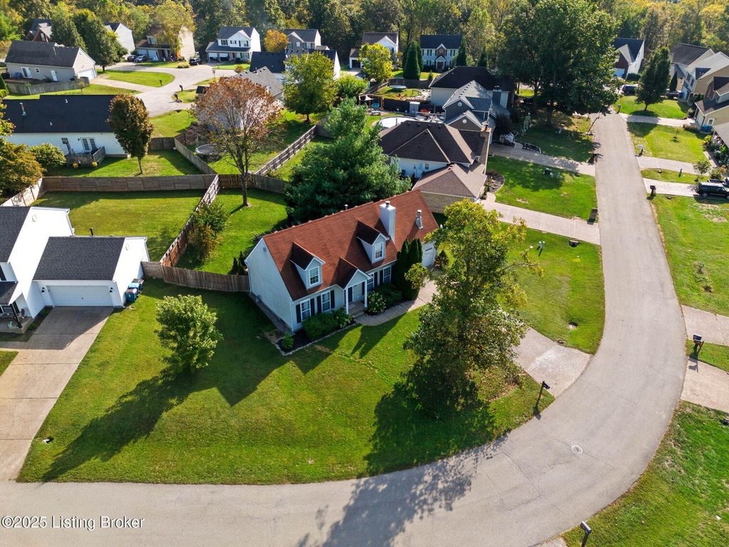Photo of 8613 Hickory Falls Ln, Pewee Valley, KY 40056 (MLS # 1700183)