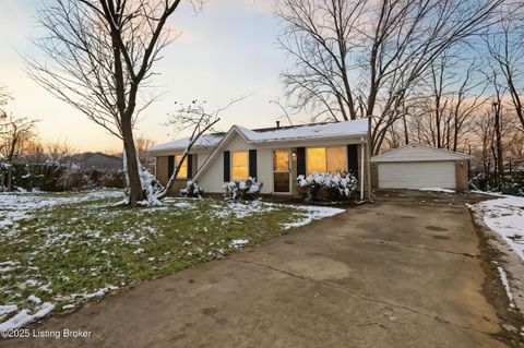 Photo of 4802 Tipton Pl, Louisville, KY 40272 (MLS # 1704851)