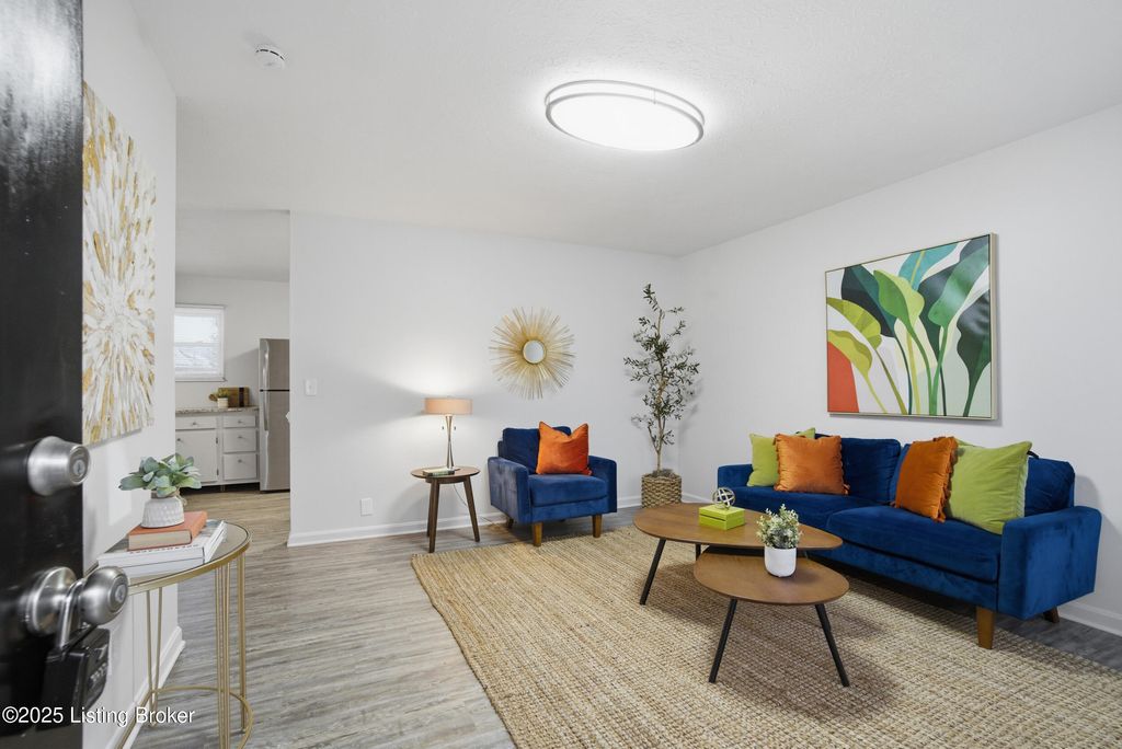 Photo of 4802 Tipton Pl, Louisville, KY 40272 (MLS # 1704851)