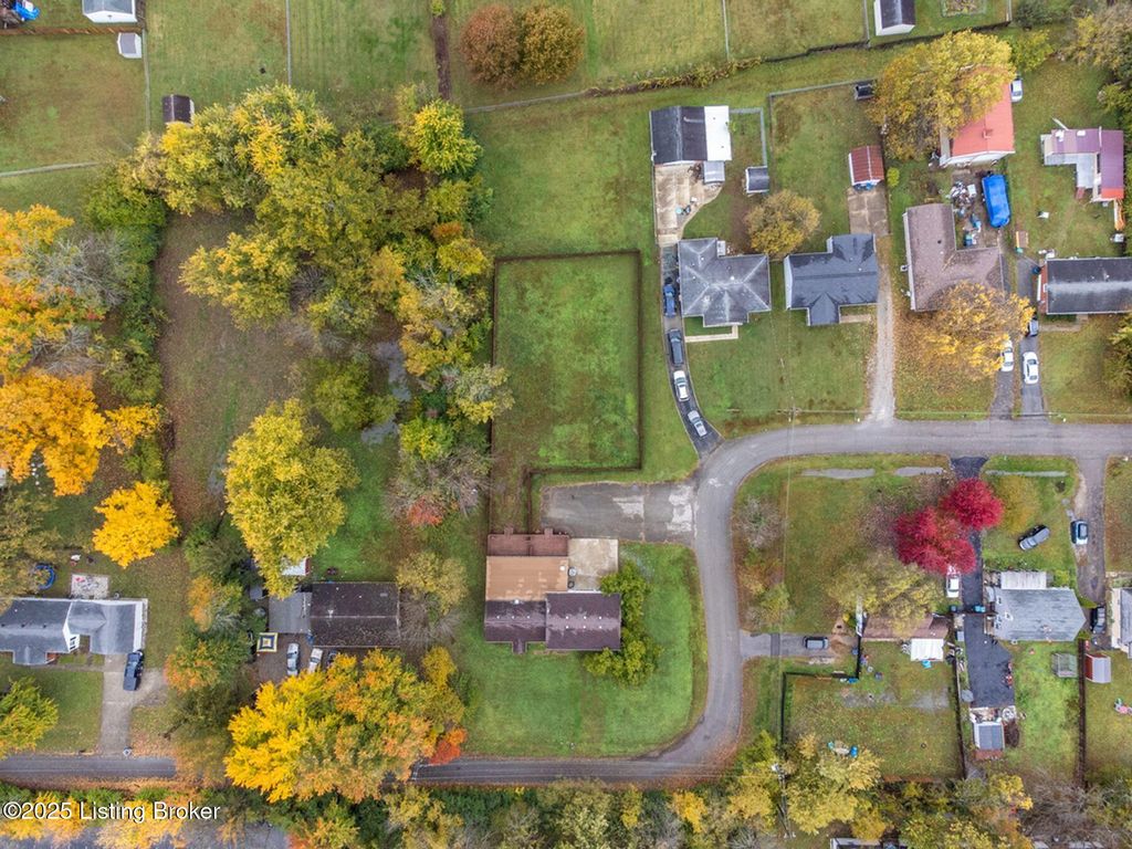 Photo of 7700 Rosemary Ln, Louisville, KY 40214 (MLS # 1716324)