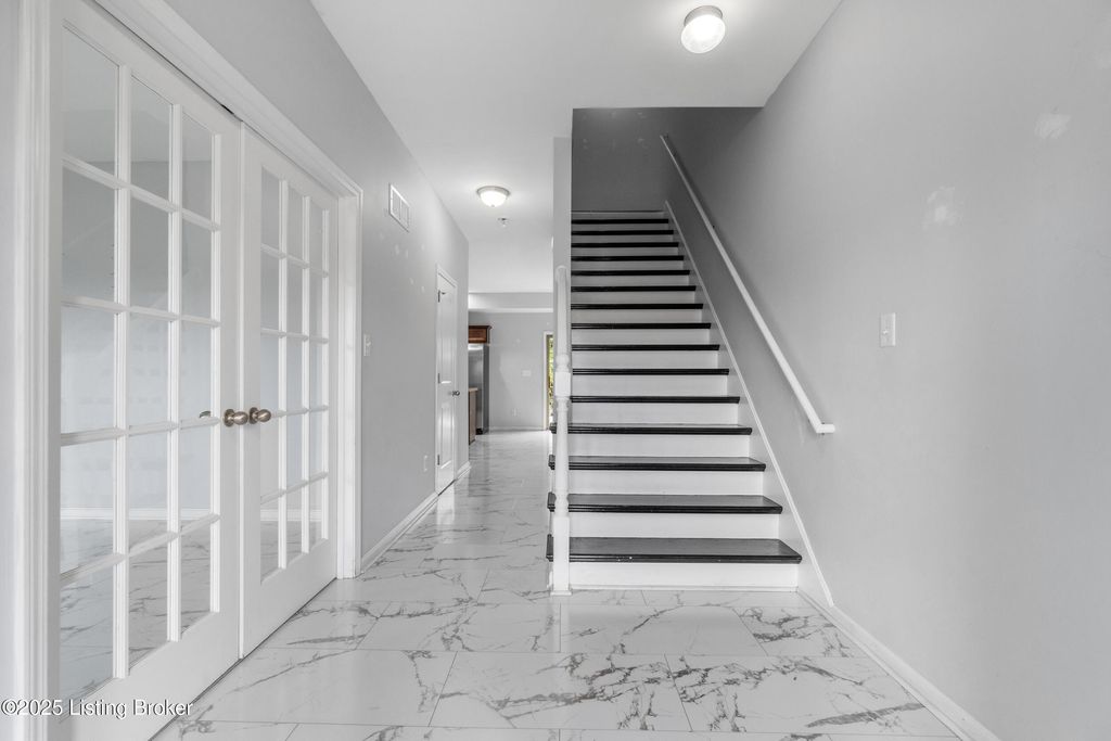 Photo of 168 Reserves Blvd, Shepherdsville, KY 40165 (MLS # 1705150)