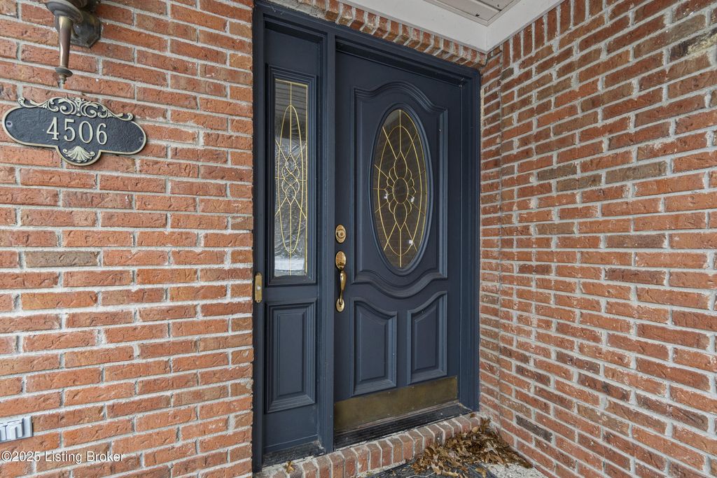 Photo of 4506 Portico Ct, Louisville, KY 40299 (MLS # 1705007)