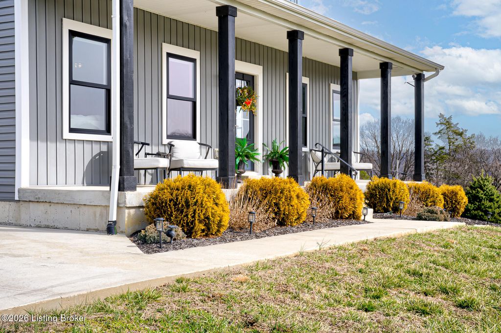 Photo of 1010 Ashford Ln, Coxs Creek, KY 40013 (MLS # 1710227)