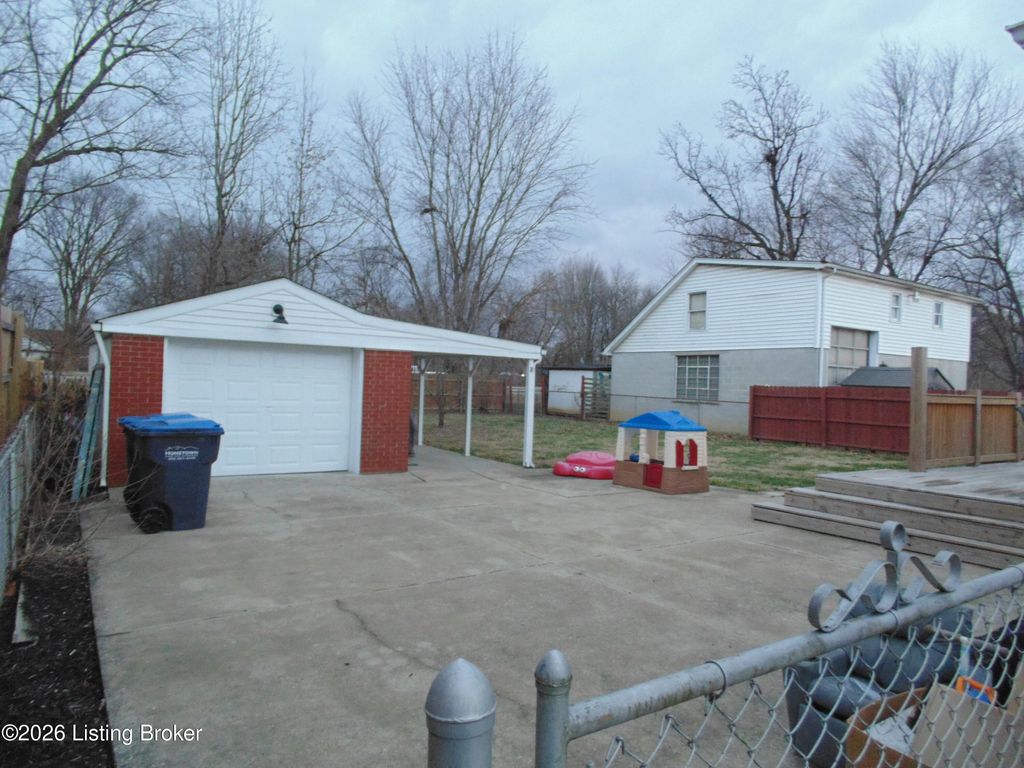 Photo of 1104 Lone Oak Ave, Louisville, KY 40219 (MLS # 1707092)