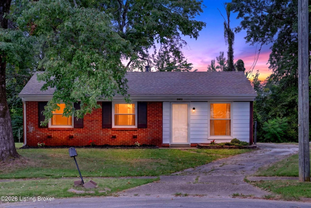 Photo of 5402 Lagoona Dr, Louisville, KY 40219 (MLS # 1726035)
