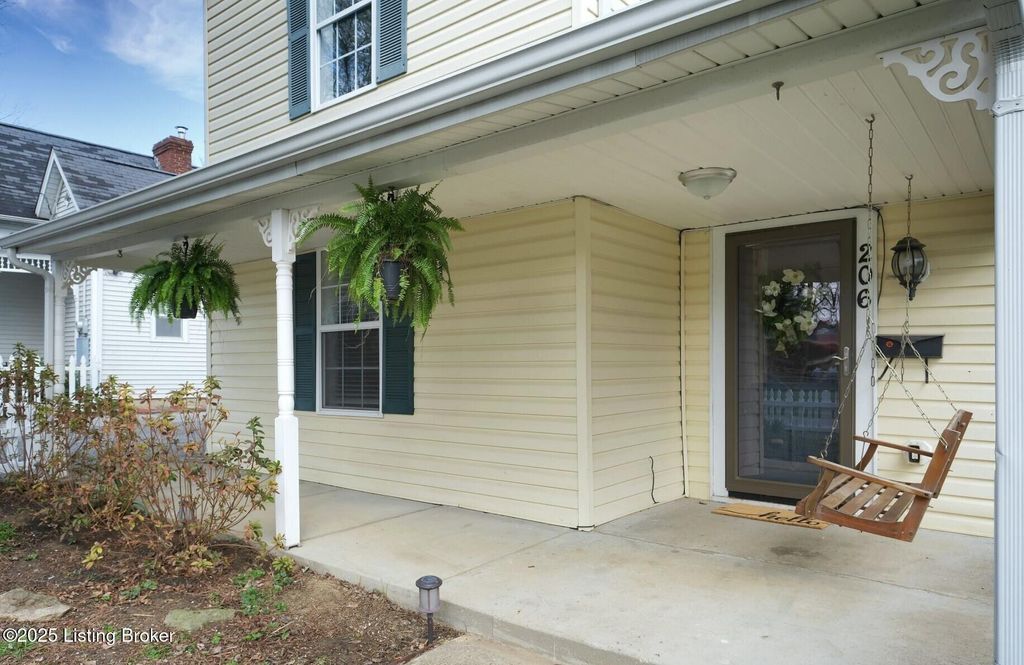 Photo of 206 E Madison St, La Grange, KY 40031 (MLS # 1689647)