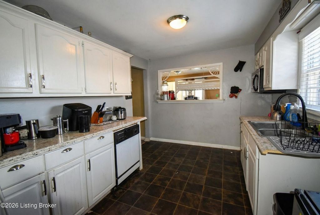 Photo of 3214 Donald Dr, Louisville, KY 40216 (MLS # 1707701)