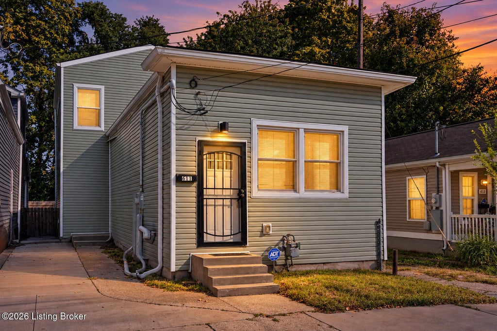 Photo of 611 E Caldwell St, Louisville, KY 40203 (MLS # 1731226)