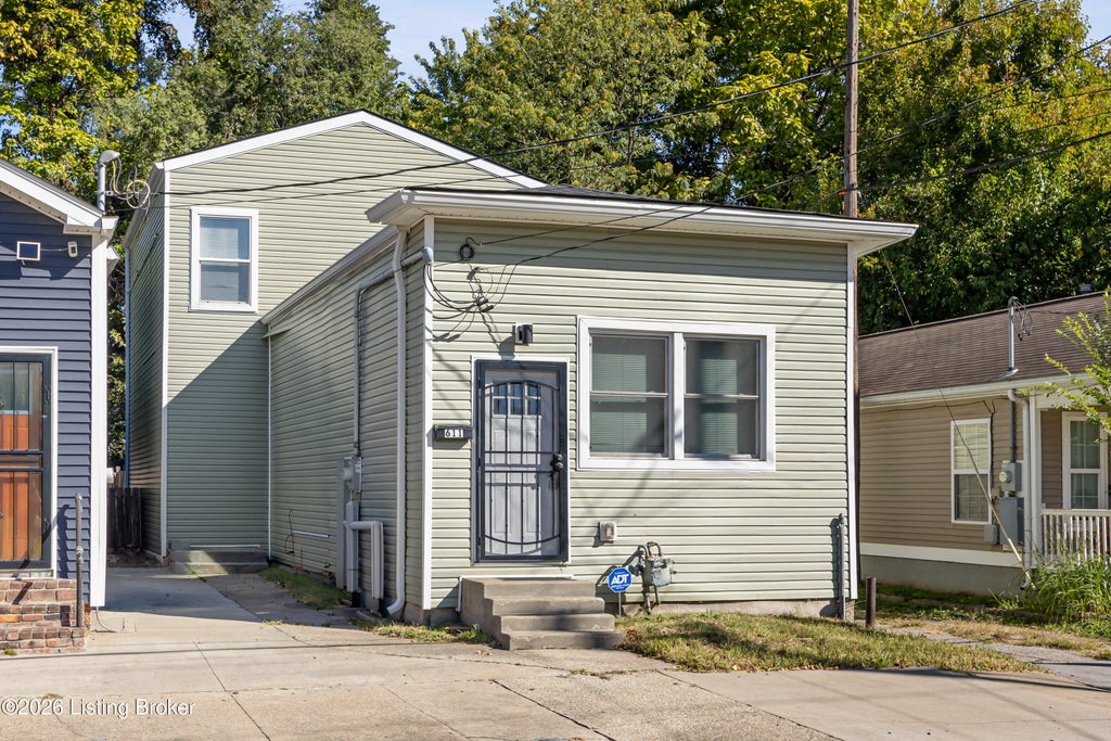 Photo of 611 E Caldwell St, Louisville, KY 40203 (MLS # 1731226)