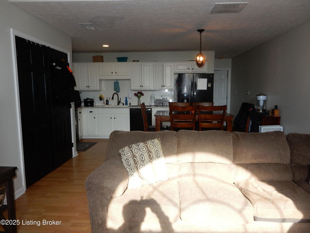 Photo of 170 Miles Dr, Shepherdsville, KY 40165 (MLS # 1700610)