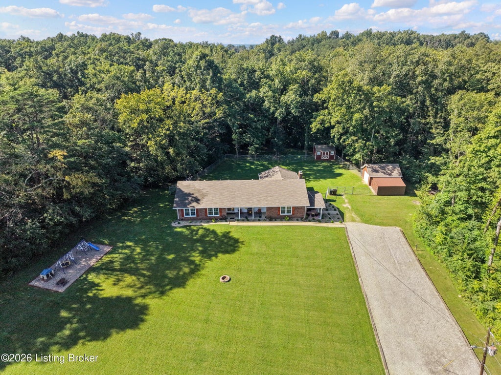 Photo of 191 Briarway Dr, Mt Washington, KY 40047 (MLS # 1730503)