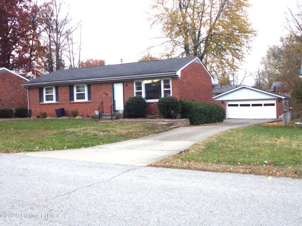 Photo of 9409 Doewood Ln, Louisville, KY 40291 (MLS # 1703334)