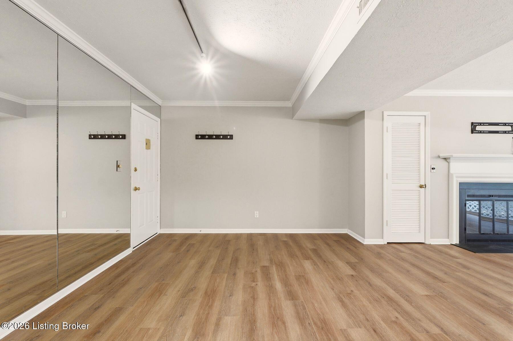 410 Mockingbird Valley Rd 4