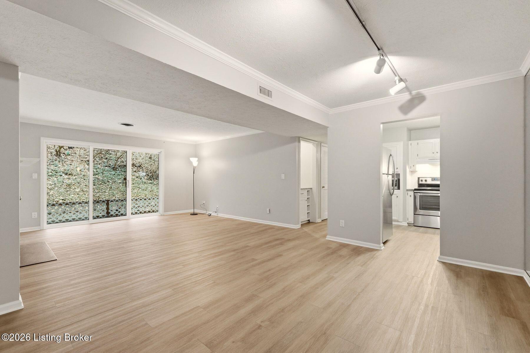 410 Mockingbird Valley Rd 4