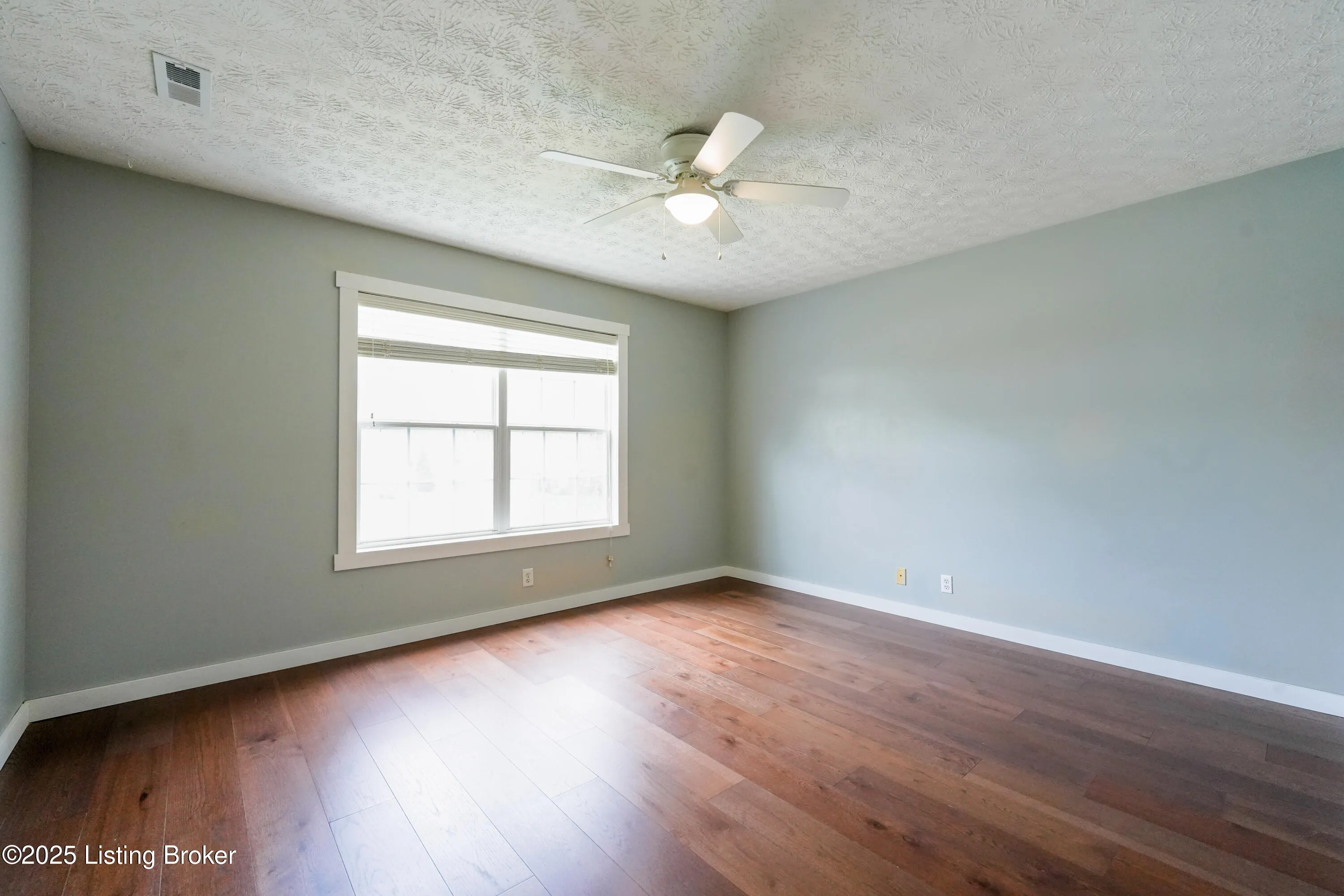 La Grange, Kentucky 40031, United States, 3 Bedrooms Bedrooms, ,3 BathroomsBathrooms,Residential,Active,108983