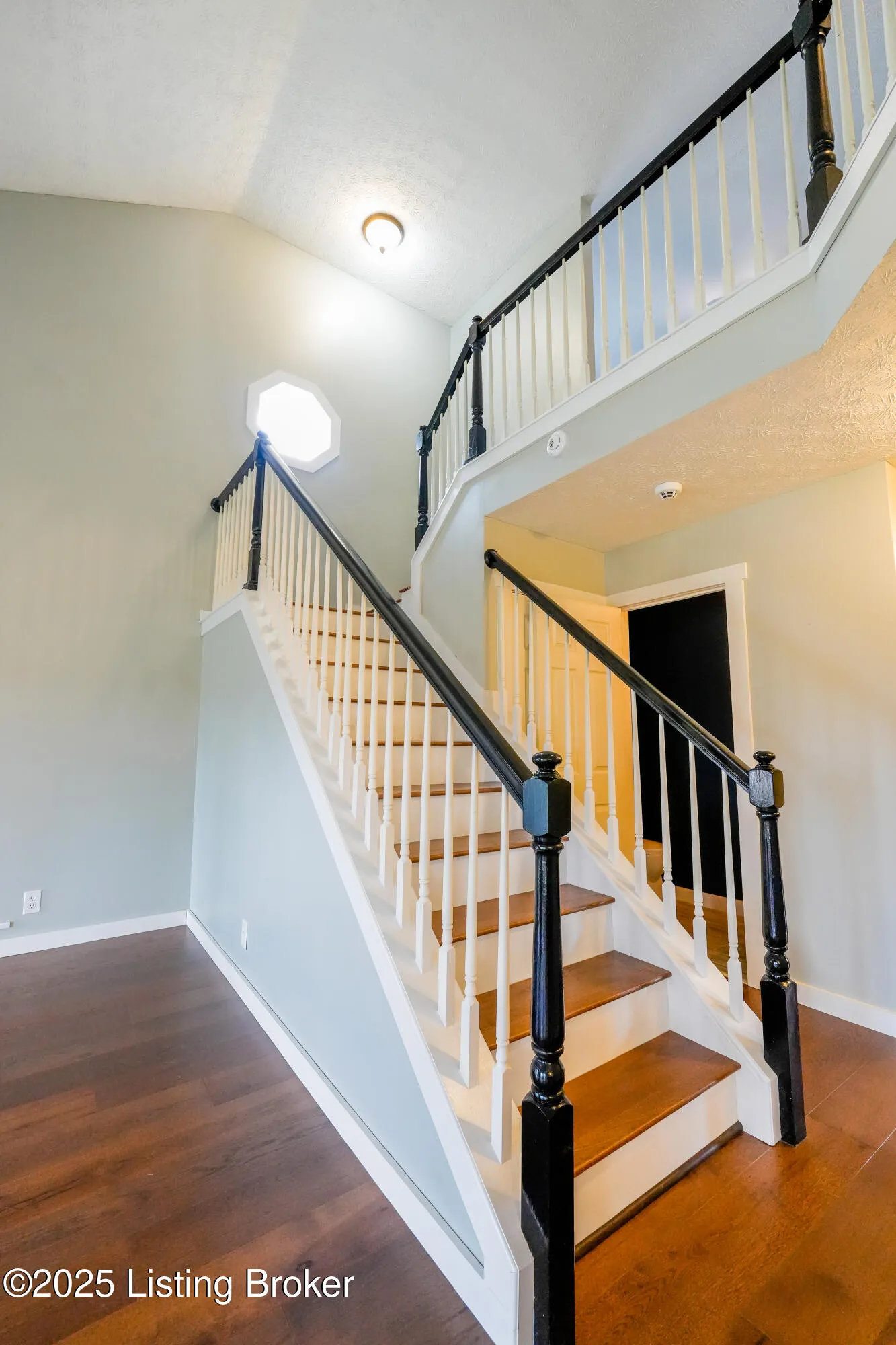 La Grange, Kentucky 40031, United States, 3 Bedrooms Bedrooms, ,3 BathroomsBathrooms,Residential,Active,108983