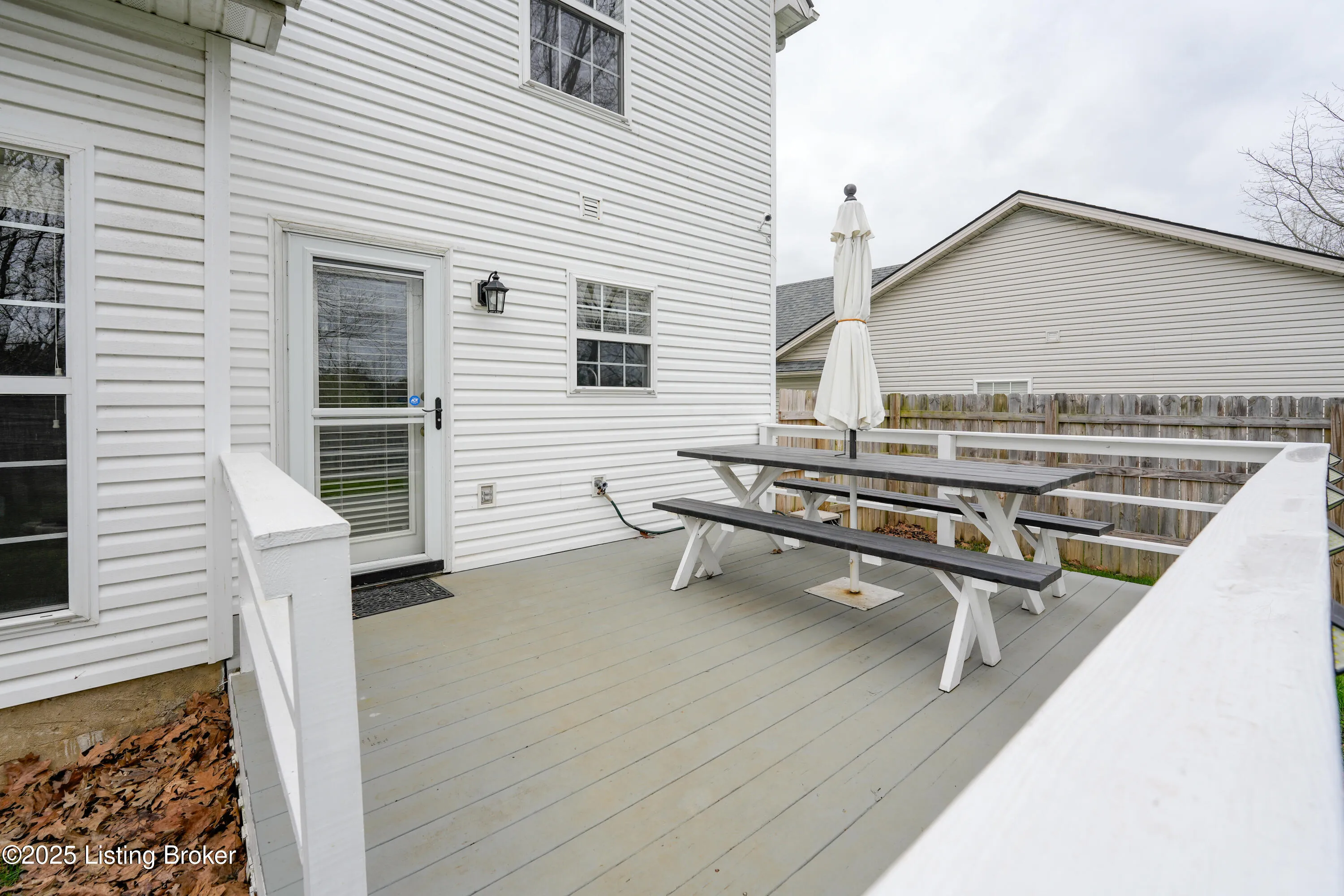 La Grange, Kentucky 40031, United States, 3 Bedrooms Bedrooms, ,3 BathroomsBathrooms,Residential,Active,108983