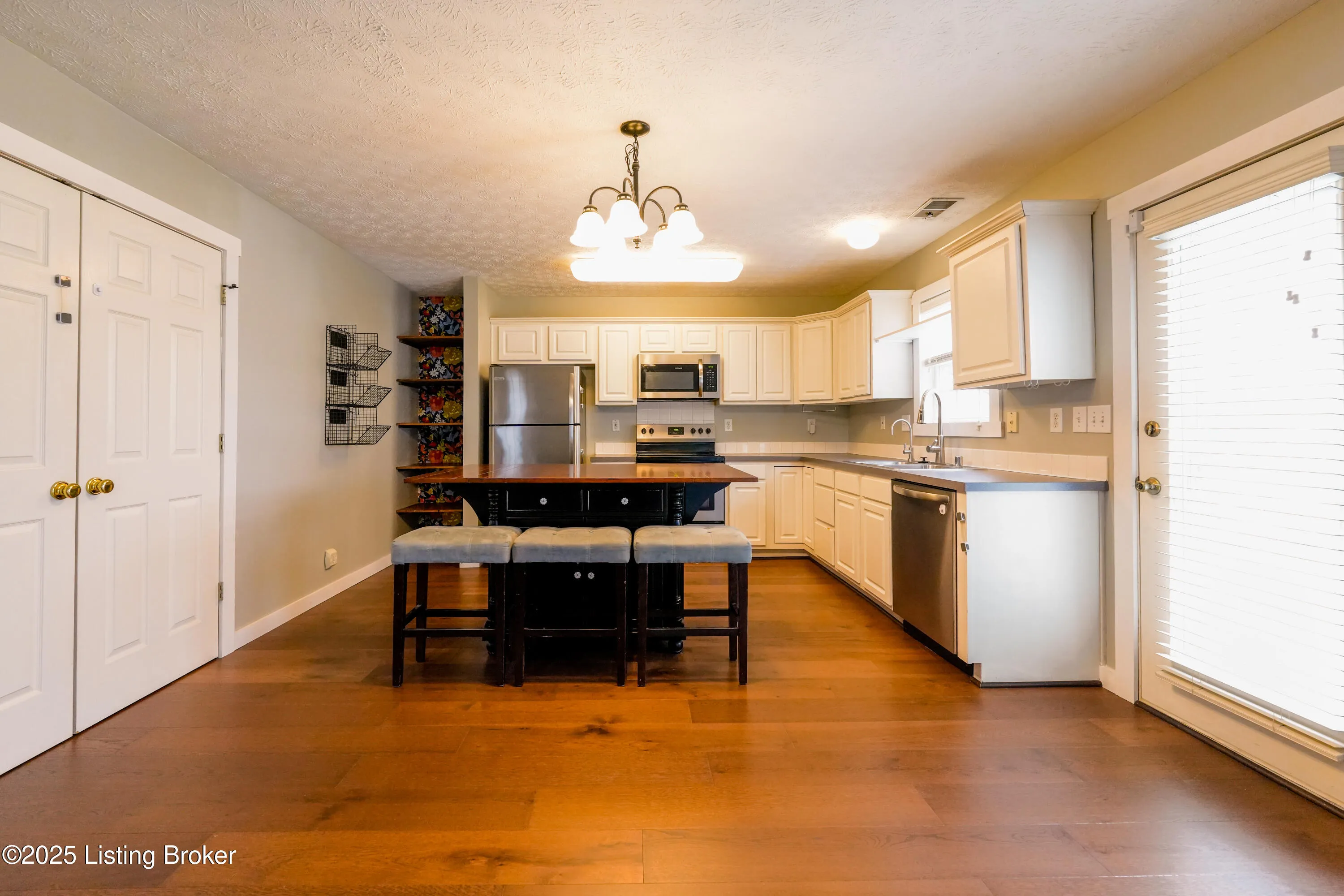La Grange, Kentucky 40031, United States, 3 Bedrooms Bedrooms, ,3 BathroomsBathrooms,Residential,Active,108983