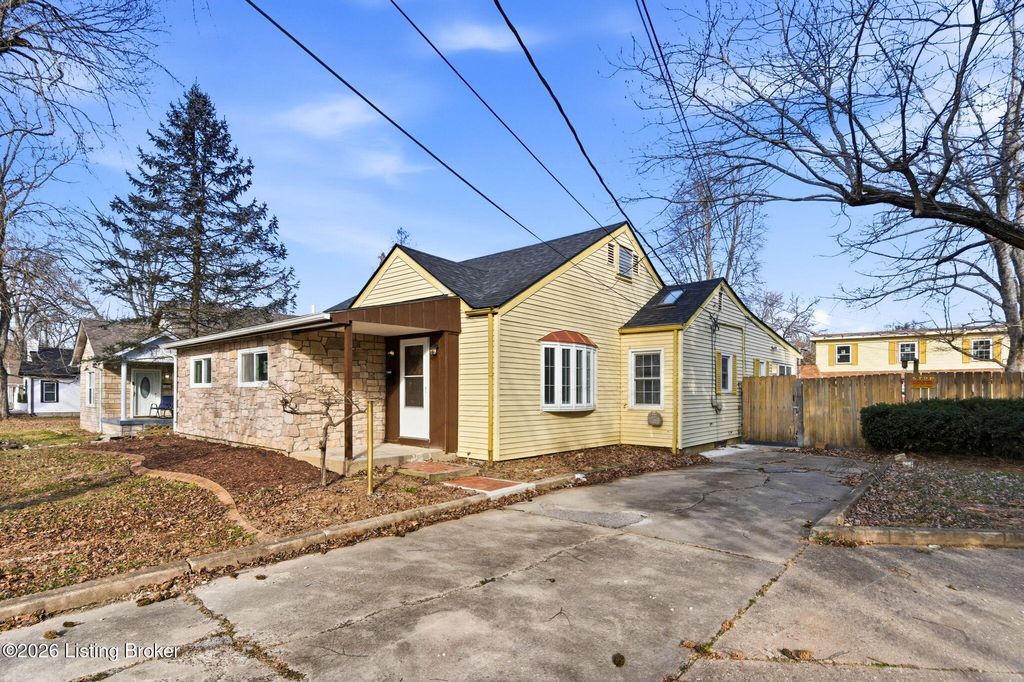 Photo of 5533 Bruce Ave, Louisville, KY 40214 (MLS # 1708106)