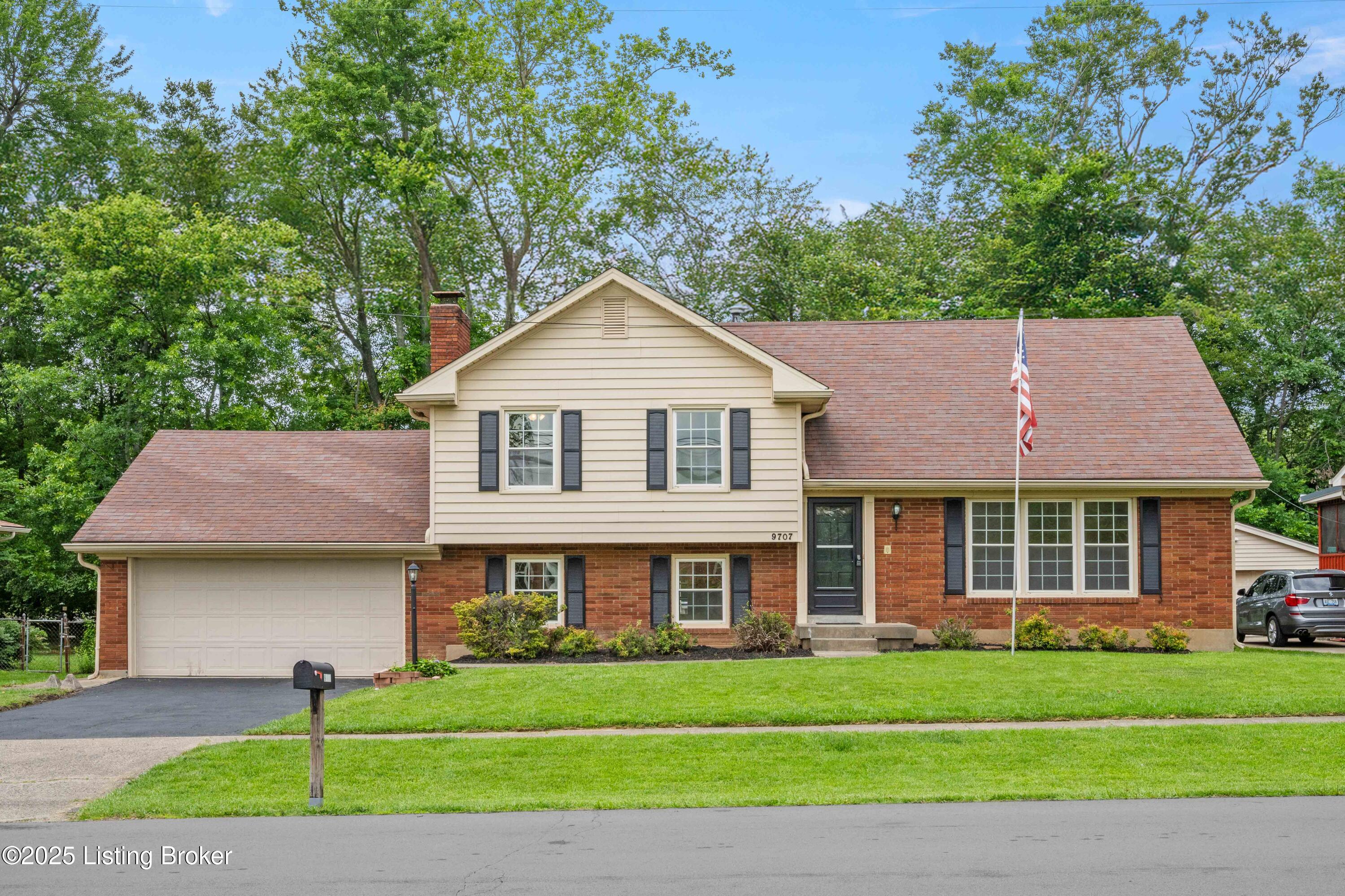 9707 Gateway Dr, Louisville, Pennsylvania image 1