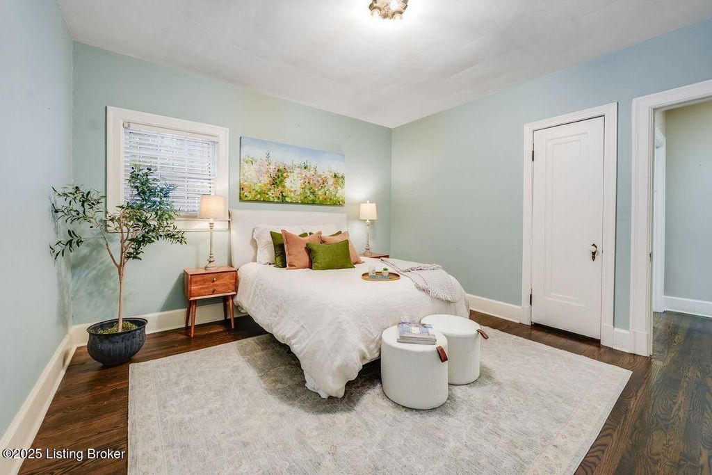 Photo of 1285 Royal Ave, Louisville, KY 40204 (MLS # 1705176)