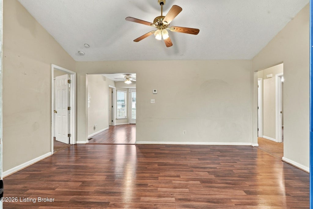 Photo of 175 Lake Park Ct, Shepherdsville, KY 40165 (MLS # 1730230)