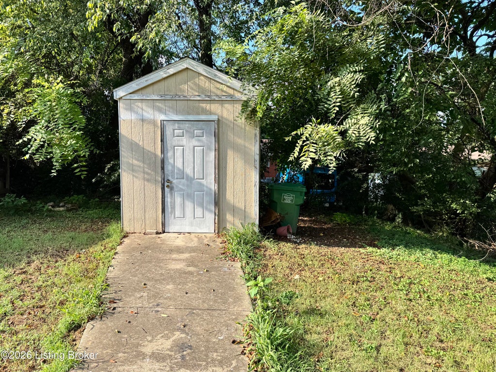 Photo of 1927 Dubourg Ave, Louisville, KY 40216 (MLS # 1727273)