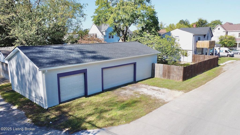 Photo of 1748 E Oak St, New Albany, IN 47150 (MLS # 1705605)