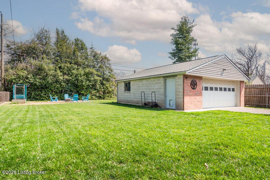 Photo of 3735 Glenmeade Rd, Louisville, KY 40218 (MLS # 1713487)