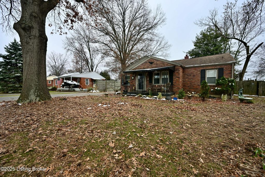 Photo of 2508 Proctor Knott Dr, Louisville, KY 40218 (MLS # 1704910)