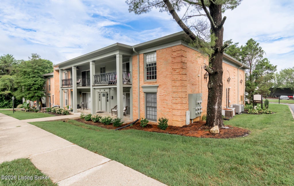 Photo of 818 Highwood Dr #128, Louisville, KY 40206 (MLS # 1723330)