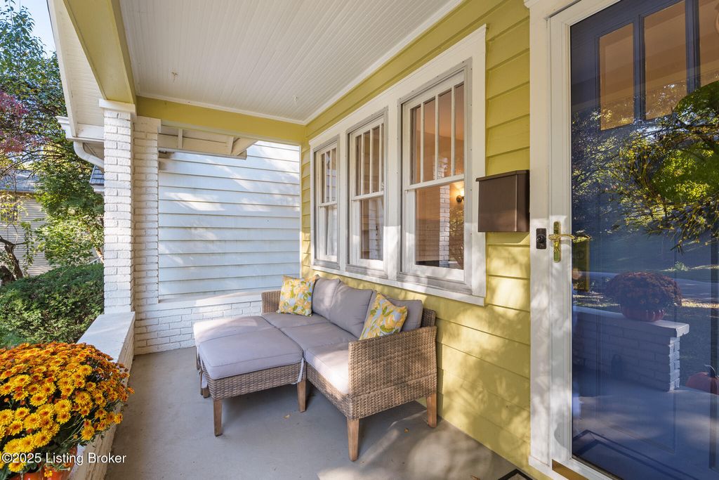 Photo of 2815 Grinstead Dr, Louisville, KY 40206 (MLS # 1703821)