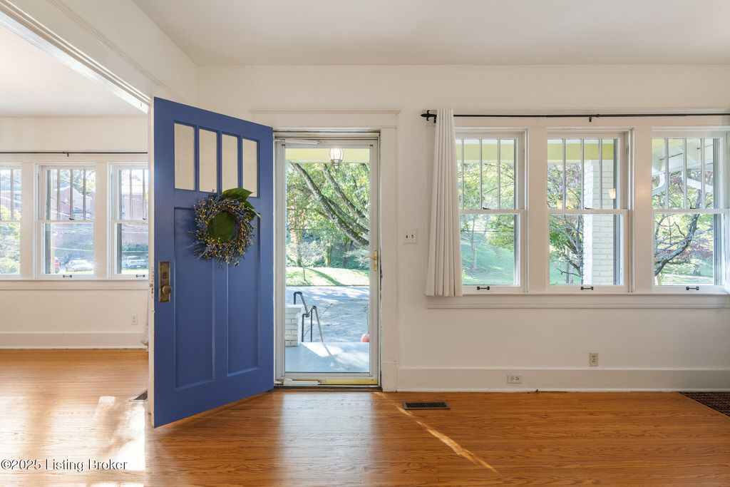 Photo of 2815 Grinstead Dr, Louisville, KY 40206 (MLS # 1703821)