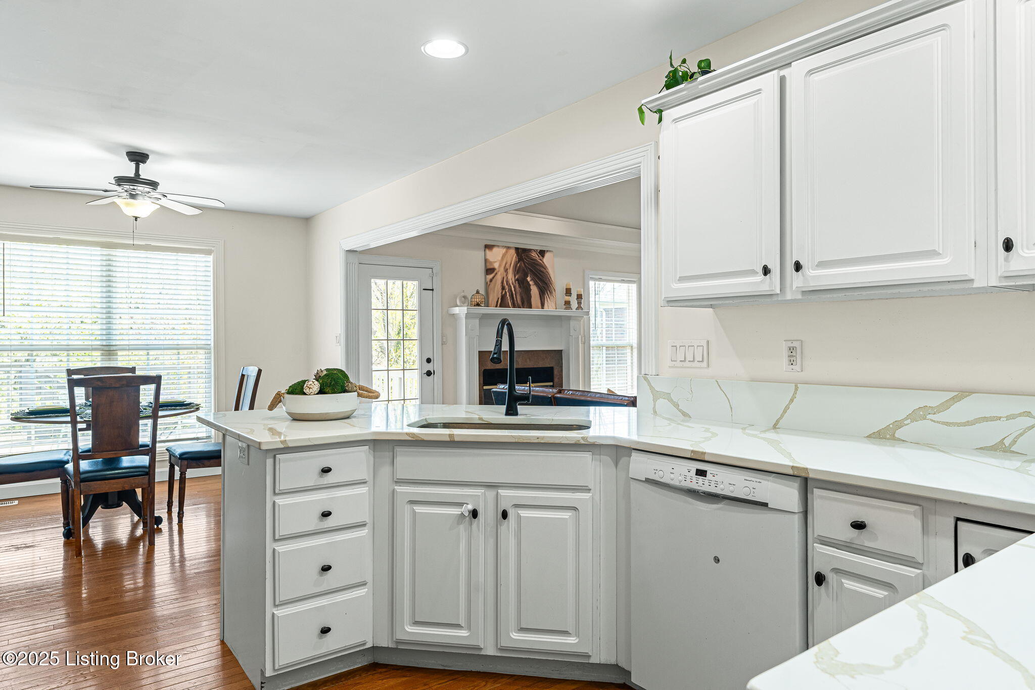 10117 Springhurst Gardens Cir, Louisville, Kentucky image 14