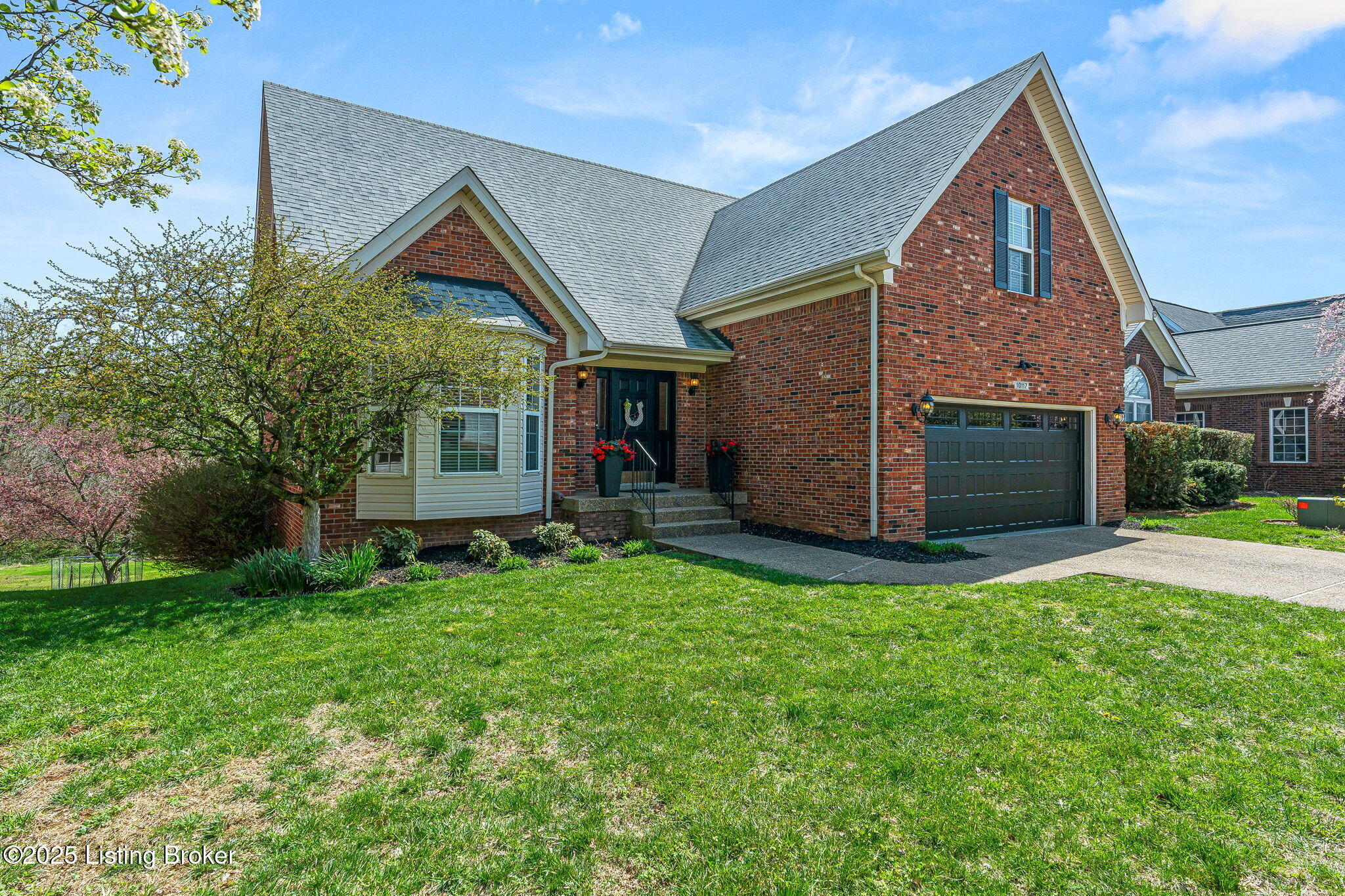 10117 Springhurst Gardens Cir, Louisville, Kentucky image 2