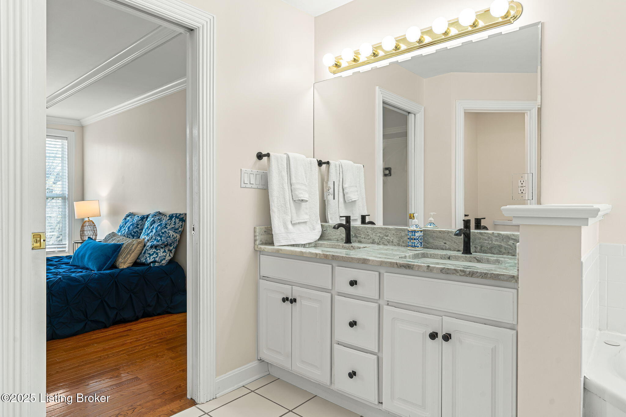 10117 Springhurst Gardens Cir, Louisville, Kentucky image 20